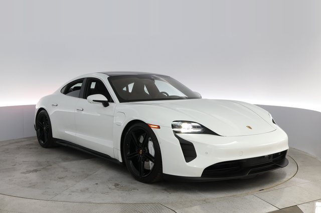 2020 Porsche Taycan — photo 12 of 22