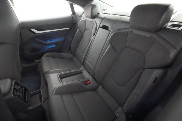 2020 Porsche Taycan — photo 19 of 22