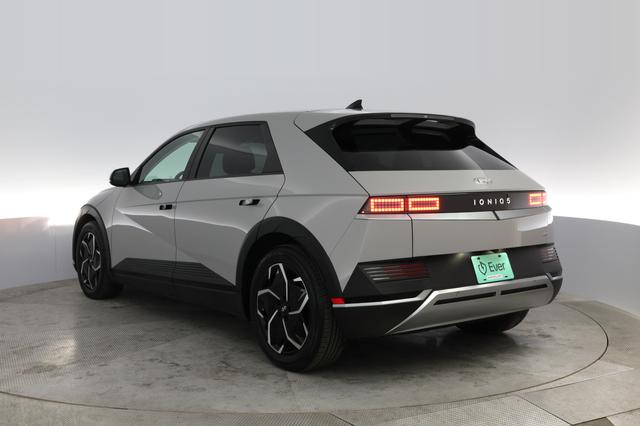 2022 Hyundai IONIQ 5 — photo 9 of 19