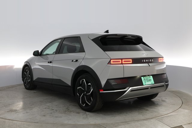 2022 Hyundai IONIQ 5 — photo 9 of 19