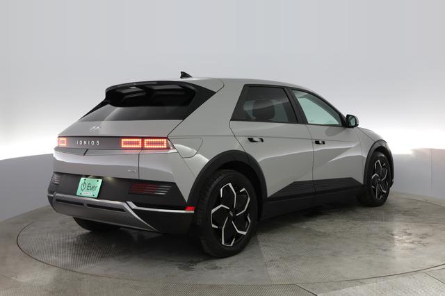 2022 Hyundai IONIQ 5 — photo 2 of 19