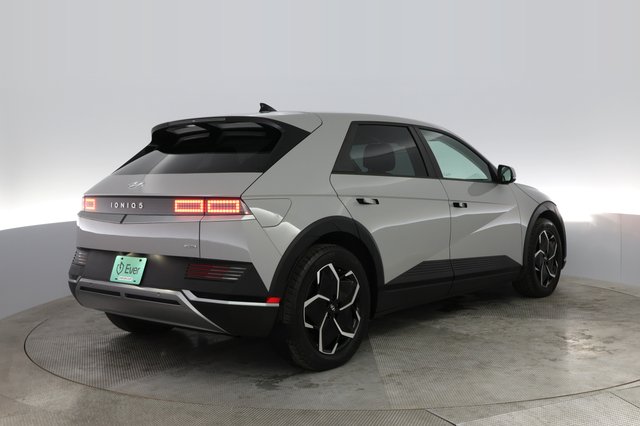 2022 Hyundai IONIQ 5 — photo 2 of 19