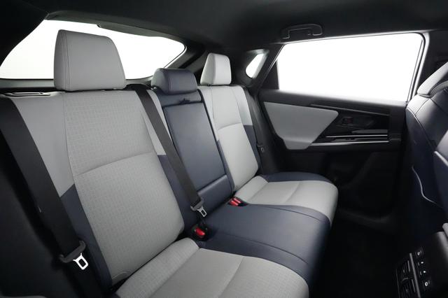 2023 Subaru Solterra — photo 4 of 21