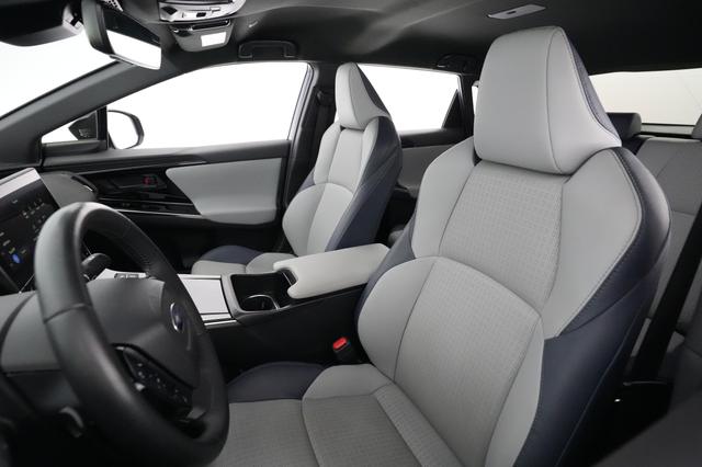 2023 Subaru Solterra — photo 3 of 21