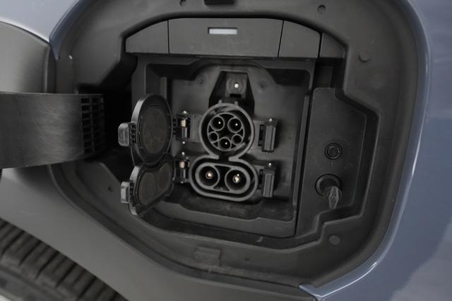 2023 Subaru Solterra — photo 8 of 21