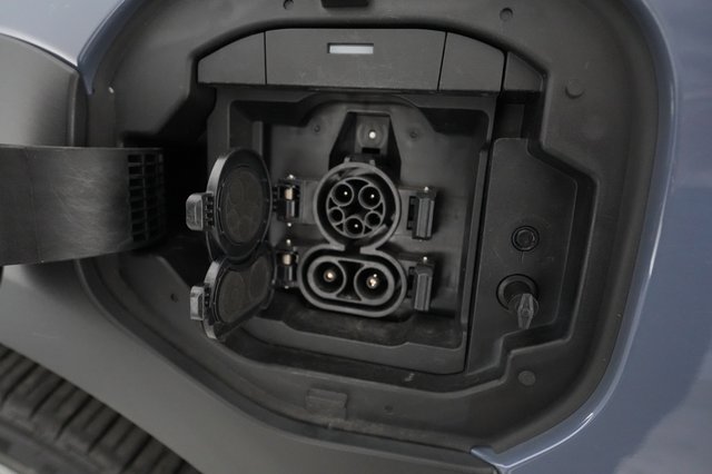 2023 Subaru Solterra — photo 8 of 21