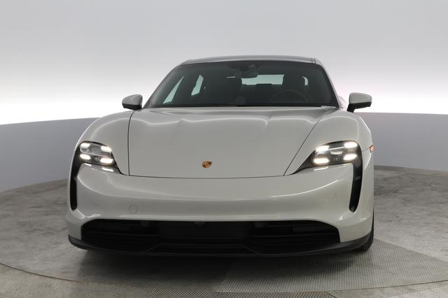 2021 Porsche Taycan — photo 5 of 23