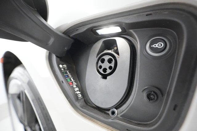 2021 Porsche Taycan — photo 19 of 23