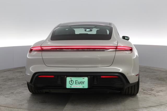2021 Porsche Taycan — photo 8 of 23