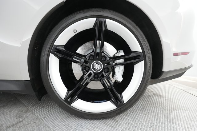 2021 Porsche Taycan — photo 12 of 23