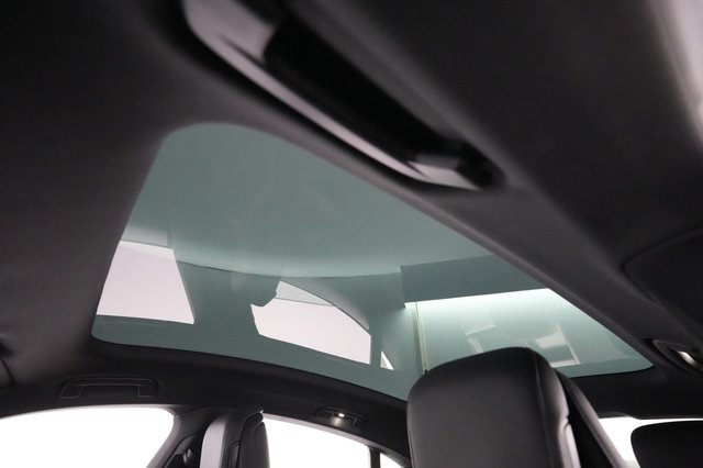 2021 Porsche Taycan — photo 18 of 23