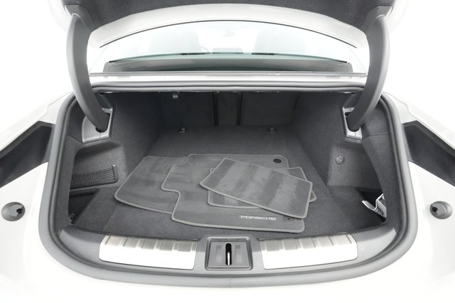 2021 Porsche Taycan — photo 22 of 23