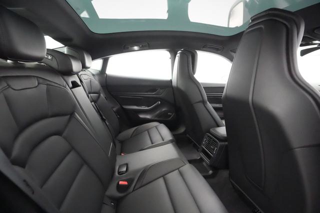 2021 Porsche Taycan — photo 3 of 23