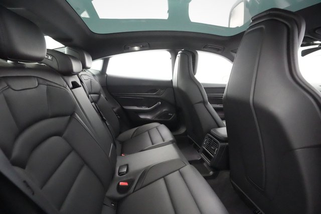 2021 Porsche Taycan — photo 3 of 23