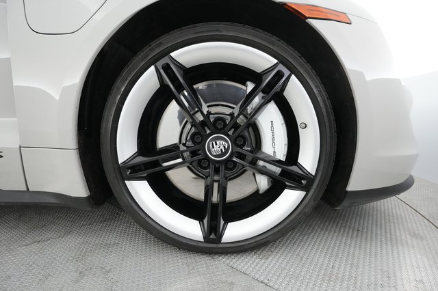 2021 Porsche Taycan — photo 13 of 23