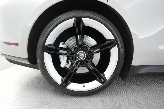 2021 Porsche Taycan — photo 14 of 23