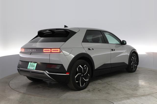 2023 Hyundai IONIQ 5 — photo 2 of 21