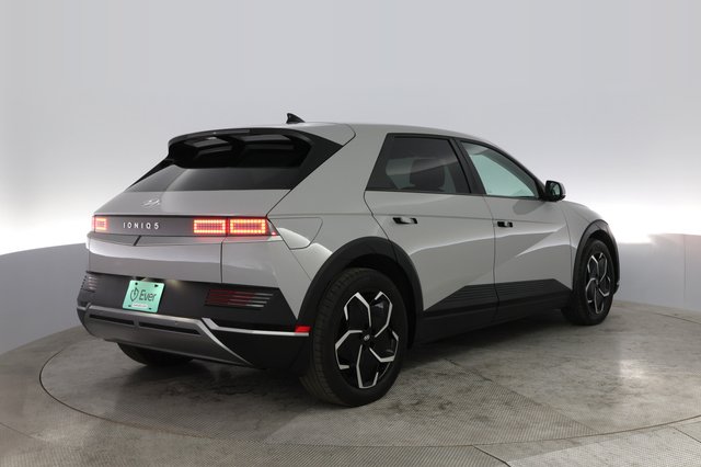 2023 Hyundai IONIQ 5 — photo 2 of 21