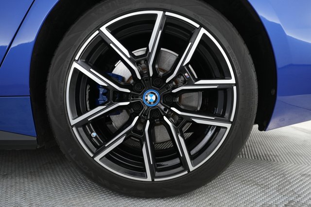 2023 BMW i4 — photo 17 of 21