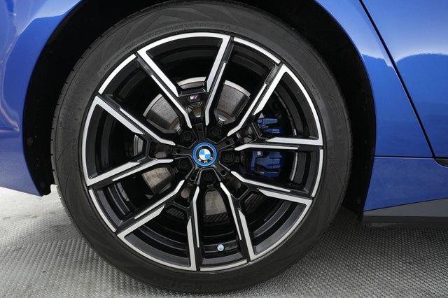 2023 BMW i4 — photo 15 of 21