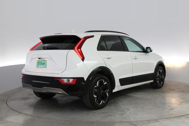 2024 Kia Niro EV — photo 2 of 22