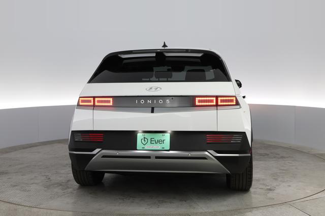 2024 Hyundai IONIQ 5 — photo 8 of 20