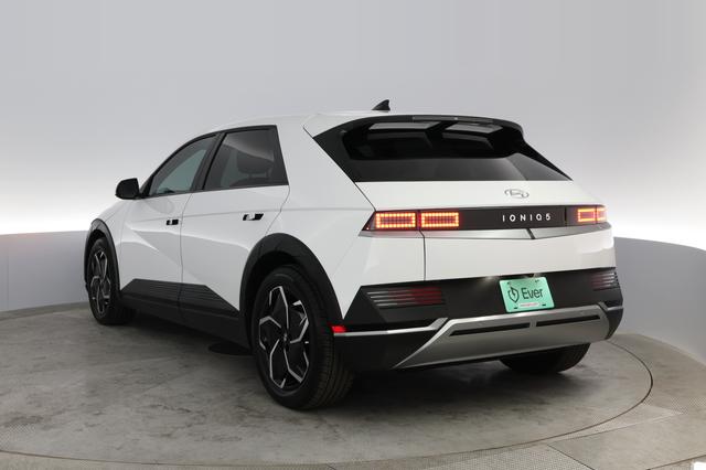 2024 Hyundai IONIQ 5 — photo 9 of 20