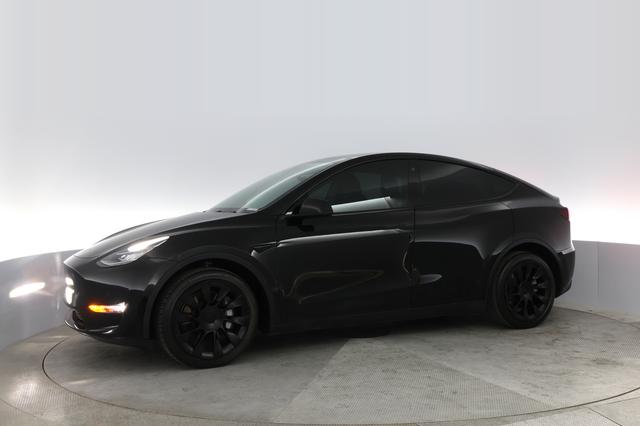 2021 Tesla Model Y — photo 10 of 22