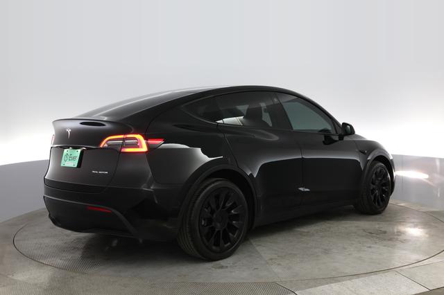 2021 Tesla Model Y — photo 2 of 22