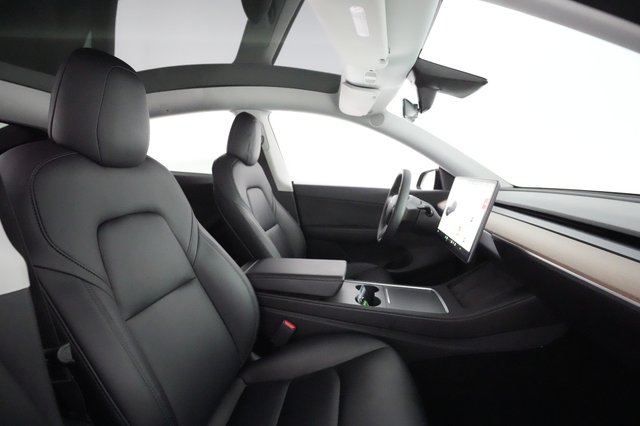 2021 Tesla Model Y — photo 17 of 22