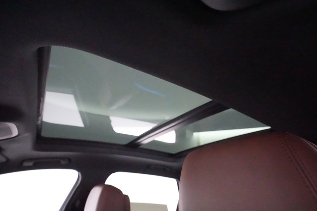 2019 Audi e-tron — photo 18 of 25