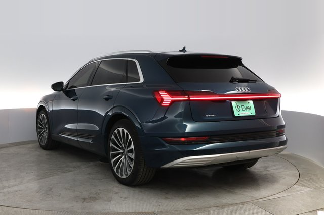2019 Audi e-tron — photo 9 of 25