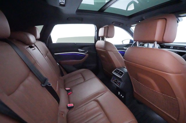 2019 Audi e-tron — photo 3 of 25