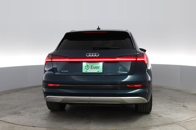 2019 Audi e-tron — photo 8 of 25