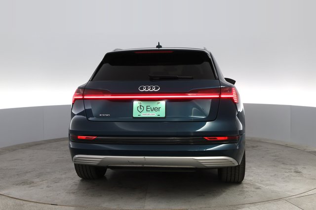 2019 Audi e-tron — photo 8 of 25