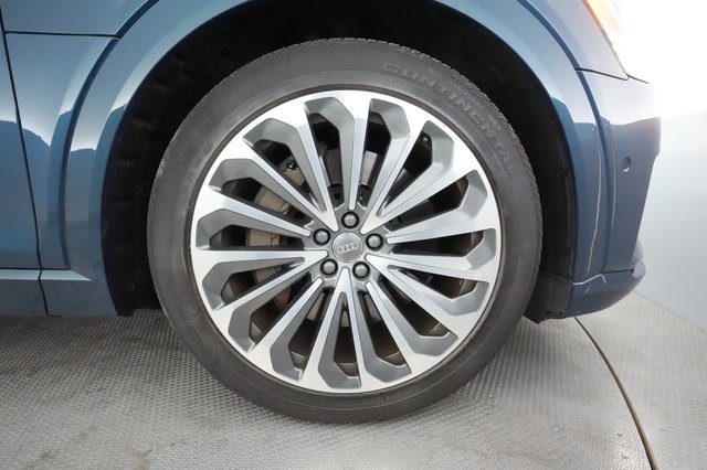 2019 Audi e-tron — photo 13 of 25