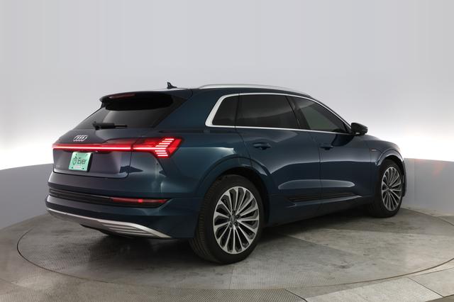 2019 Audi e-tron — photo 2 of 25