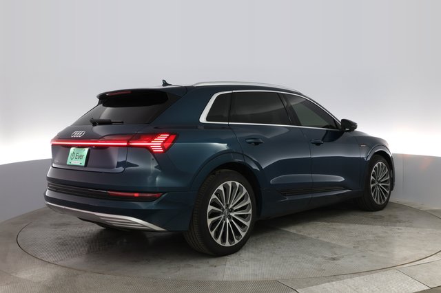 2019 Audi e-tron — photo 2 of 25