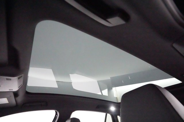 2023 Volkswagen ID.4 — photo 18 of 21