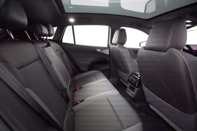 2023 Volkswagen ID.4 — photo 4 of 21