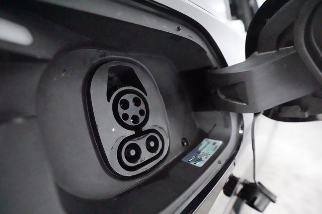 2023 Volkswagen ID.4 — photo 8 of 21