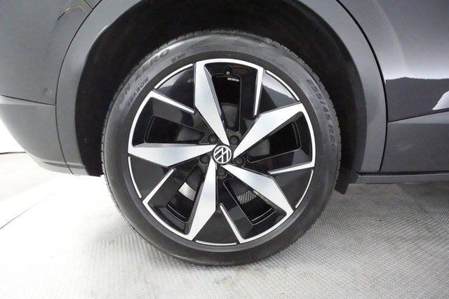 2023 Volkswagen ID.4 — photo 15 of 21