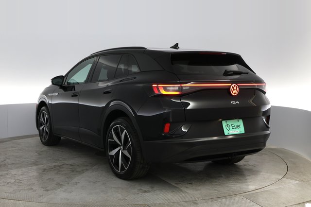 2023 Volkswagen ID.4 — photo 10 of 21