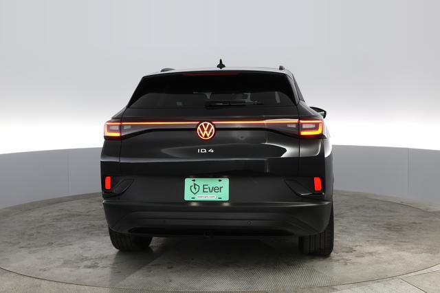 2023 Volkswagen ID.4 — photo 9 of 21