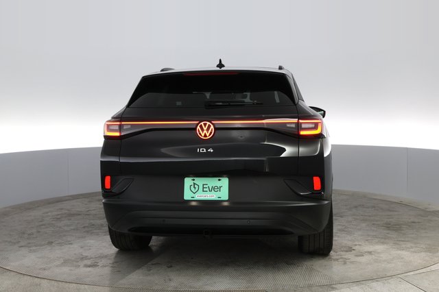 2023 Volkswagen ID.4 — photo 9 of 21