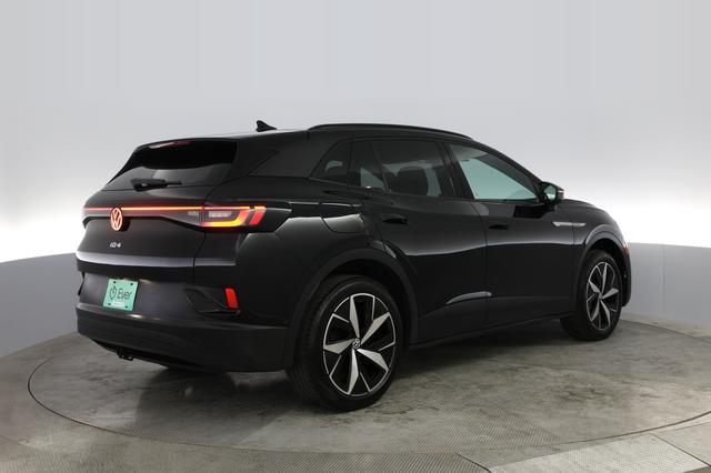2023 Volkswagen ID.4 — photo 2 of 21