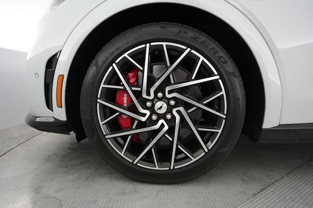 2022 Ford Mustang Mach-E — photo 7 of 24