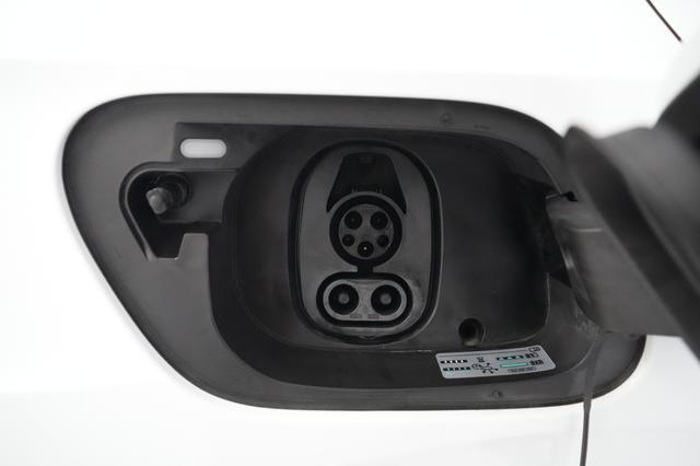 2023 Volkswagen ID.4 — photo 8 of 20