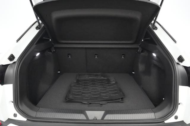 2023 Volkswagen ID.4 — photo 6 of 20