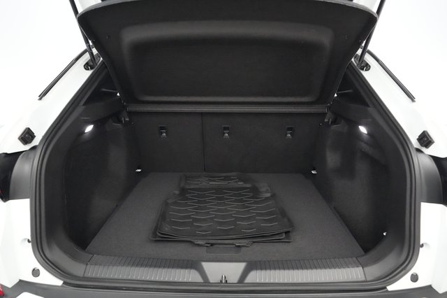 2023 Volkswagen ID.4 — photo 6 of 20